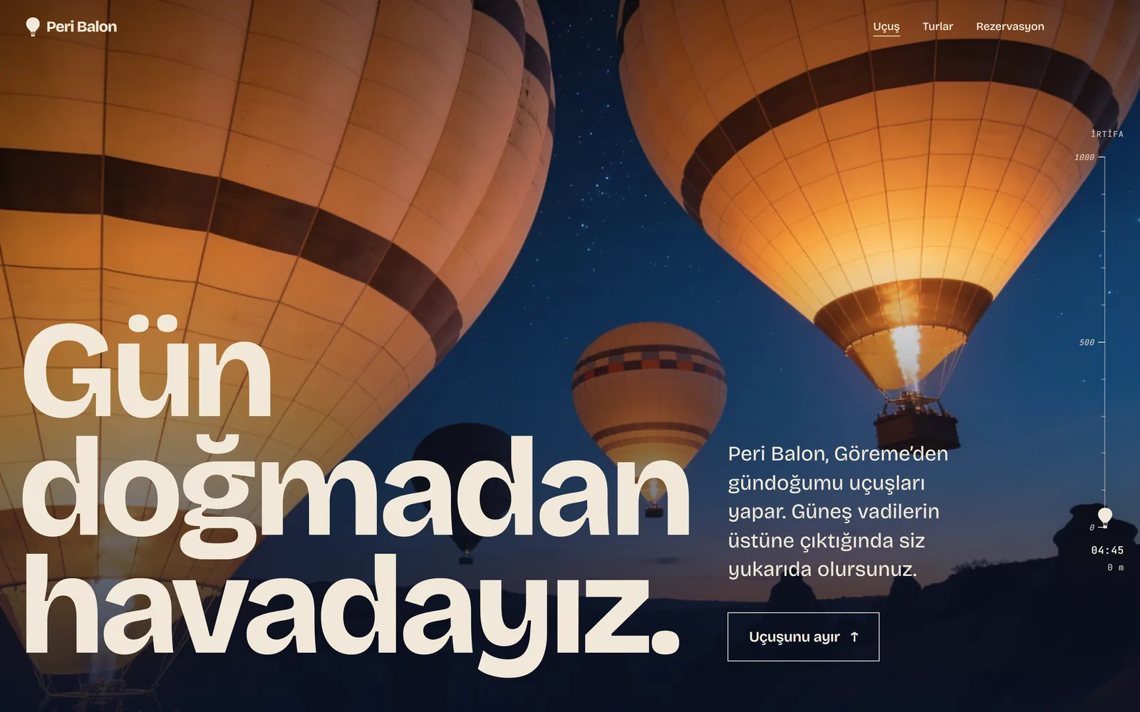 Peri Balon web sitesinin açılışı: gece mavisi gökyüzünde yanan balonlar, büyük başlıkta Gün doğmadan havadayız, sağda irtifa ve saat şeridi 04:45.